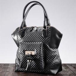 探索Escada黑色浮雕铆钉手拎包的时尚魅力与相似单品推荐